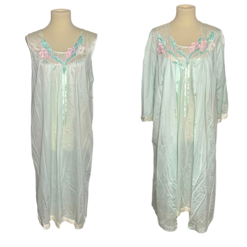 Vintage Lorraine Peignoir nightgown set, light blue